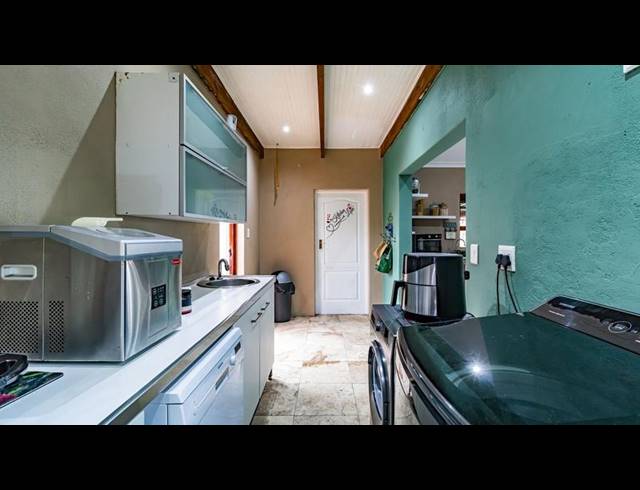 FARM FOR SALE IN SIR LOWRY'S PASS